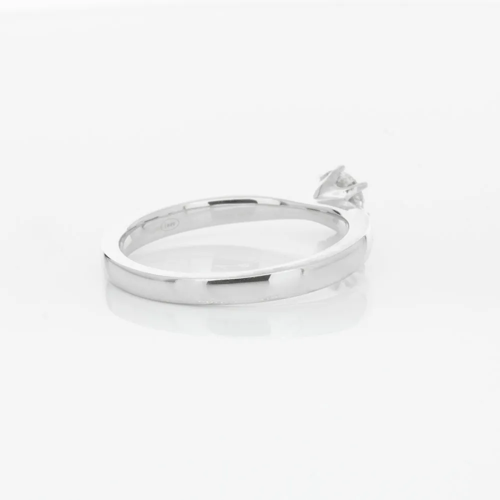 18ct White Gold .40ct Diamond Nova Ring