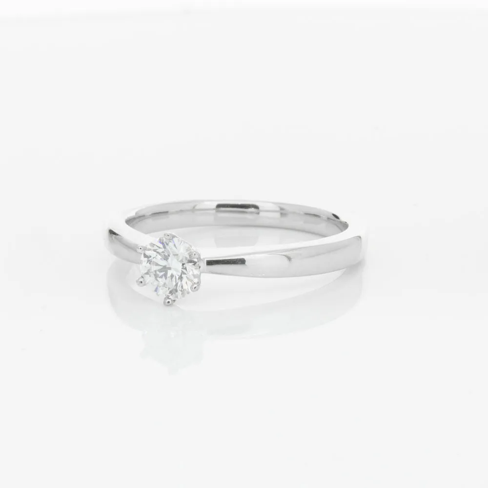 18ct White Gold .40ct Diamond Nova Ring