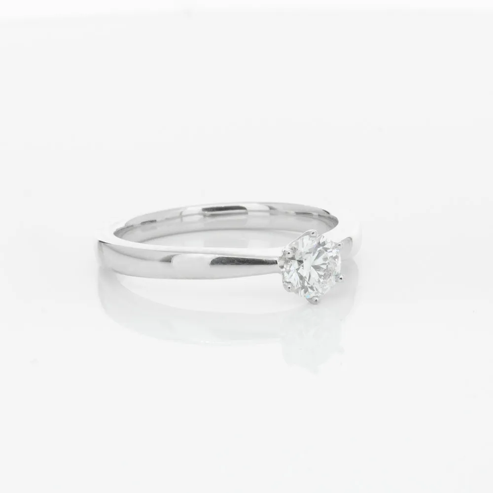 18ct White Gold .40ct Diamond Nova Ring