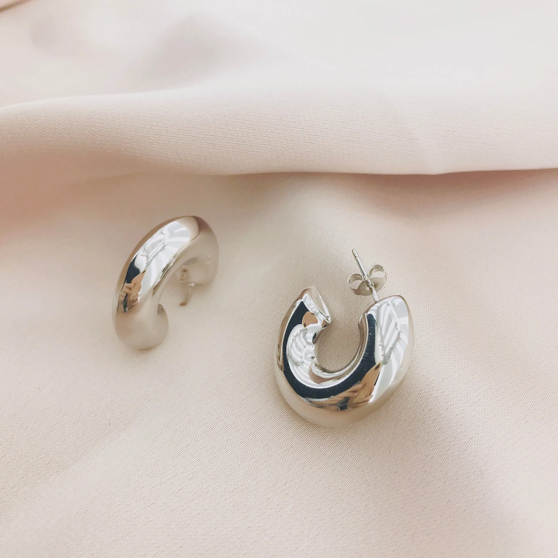 Women's Fashion Hollow Hoop Earring